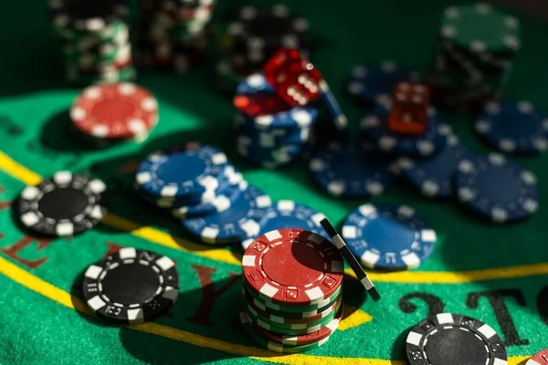 Live dealer at mpoten blackjack table with ATP Tour match score visible